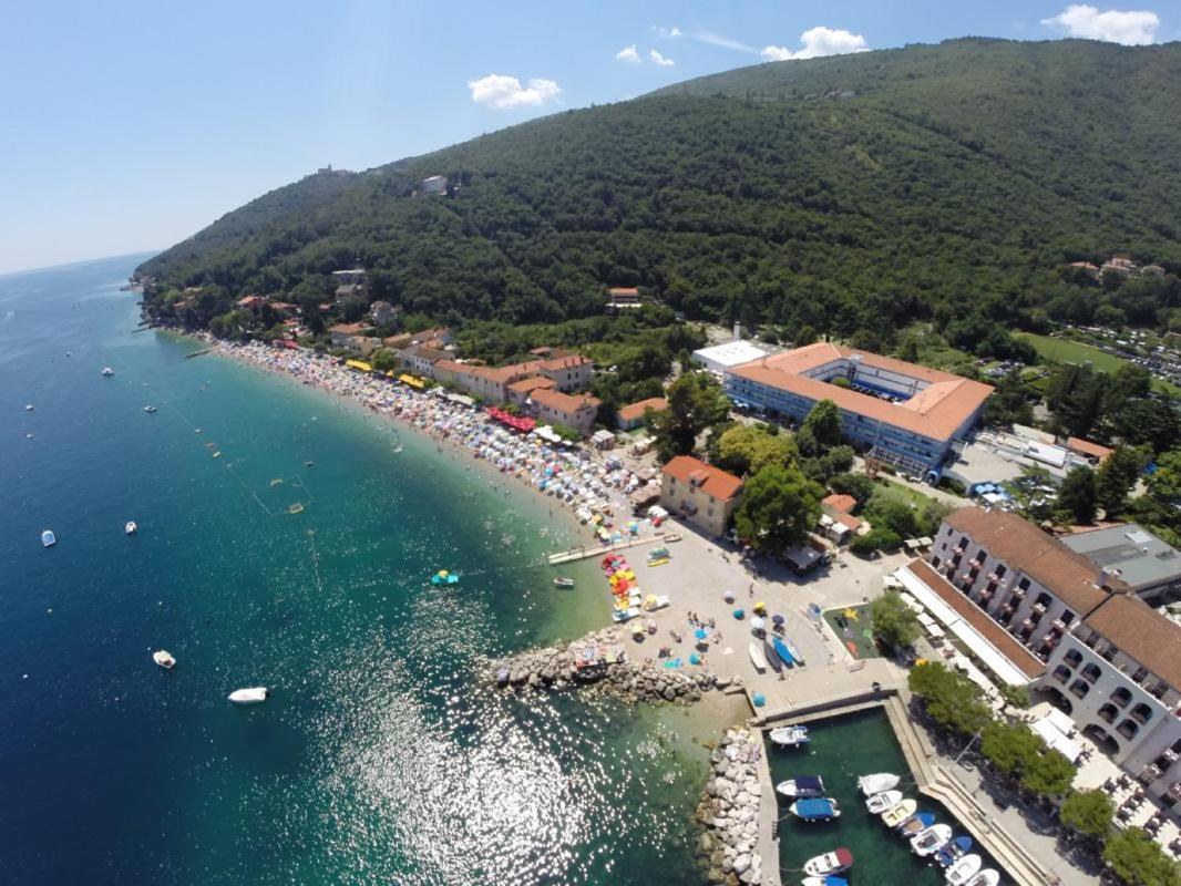 Apartments Near The Beach, With Terraces And Seaview At House B. Moscenicka Draga Exterior photo