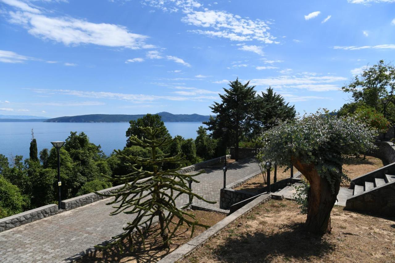 Apartments Near The Beach, With Terraces And Seaview At House B. Moscenicka Draga Exterior photo