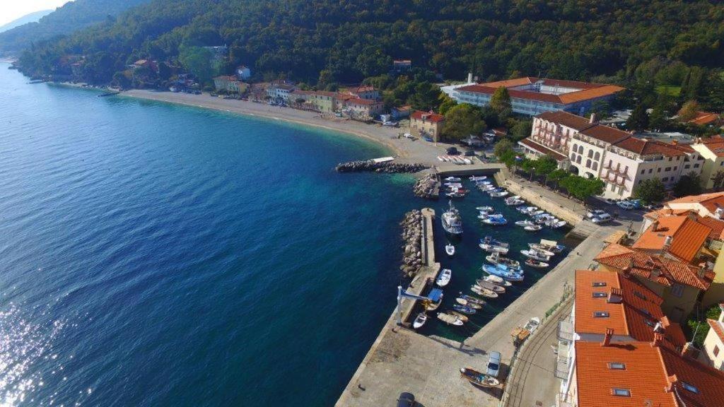 Apartments Near The Beach, With Terraces And Seaview At House B. Moscenicka Draga Exterior photo