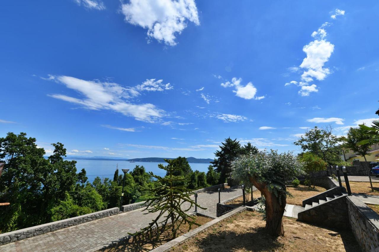 Apartments Near The Beach, With Terraces And Seaview At House B. Moscenicka Draga Exterior photo